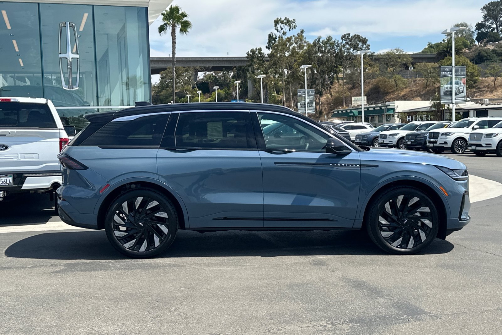 New 2026 Lincoln Nautilus Black Label w/ Jet Appearance Package AWD/4WD image 2