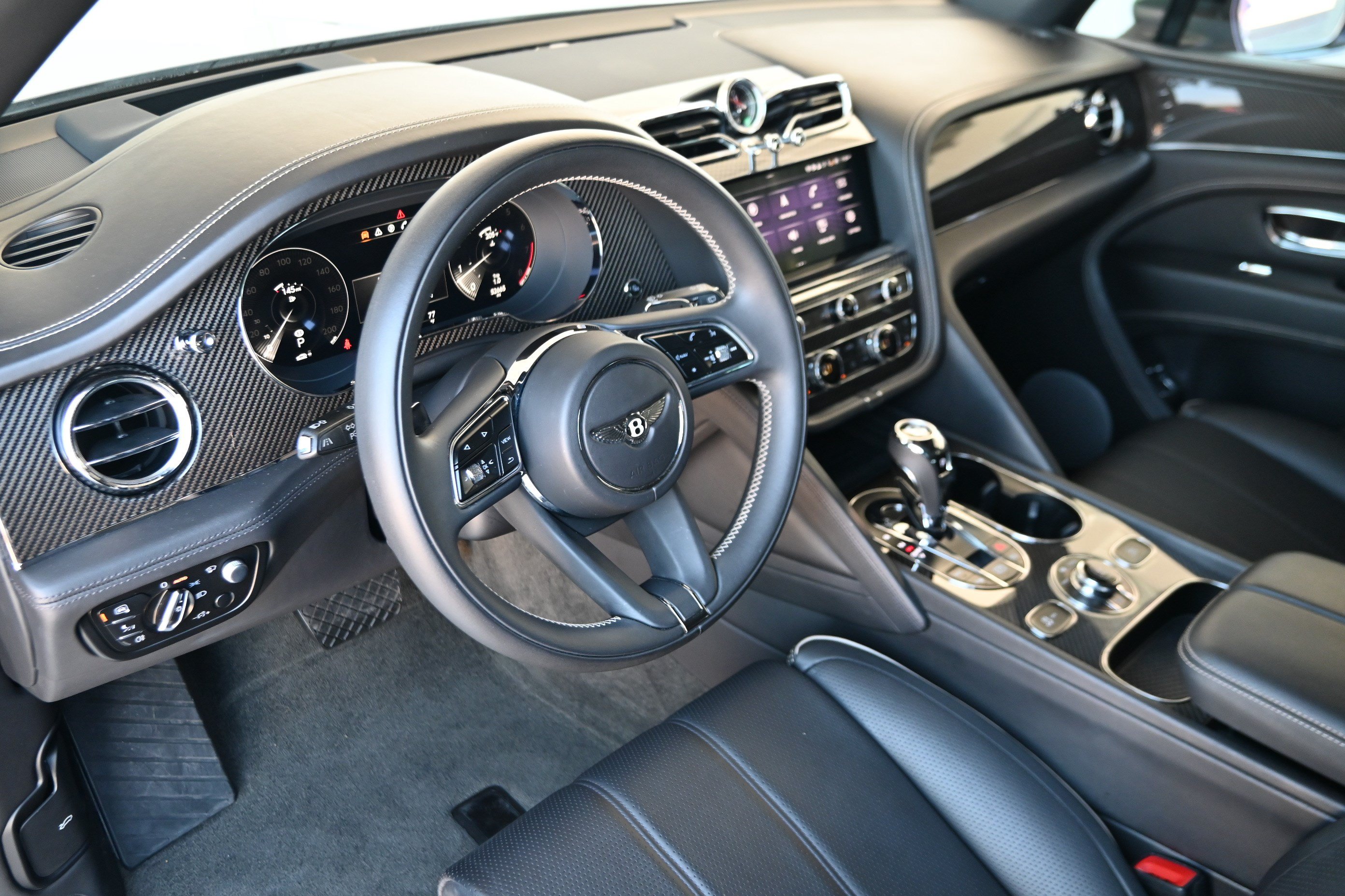 Used 2021 Bentley Bentayga AWD/4WD image 16
