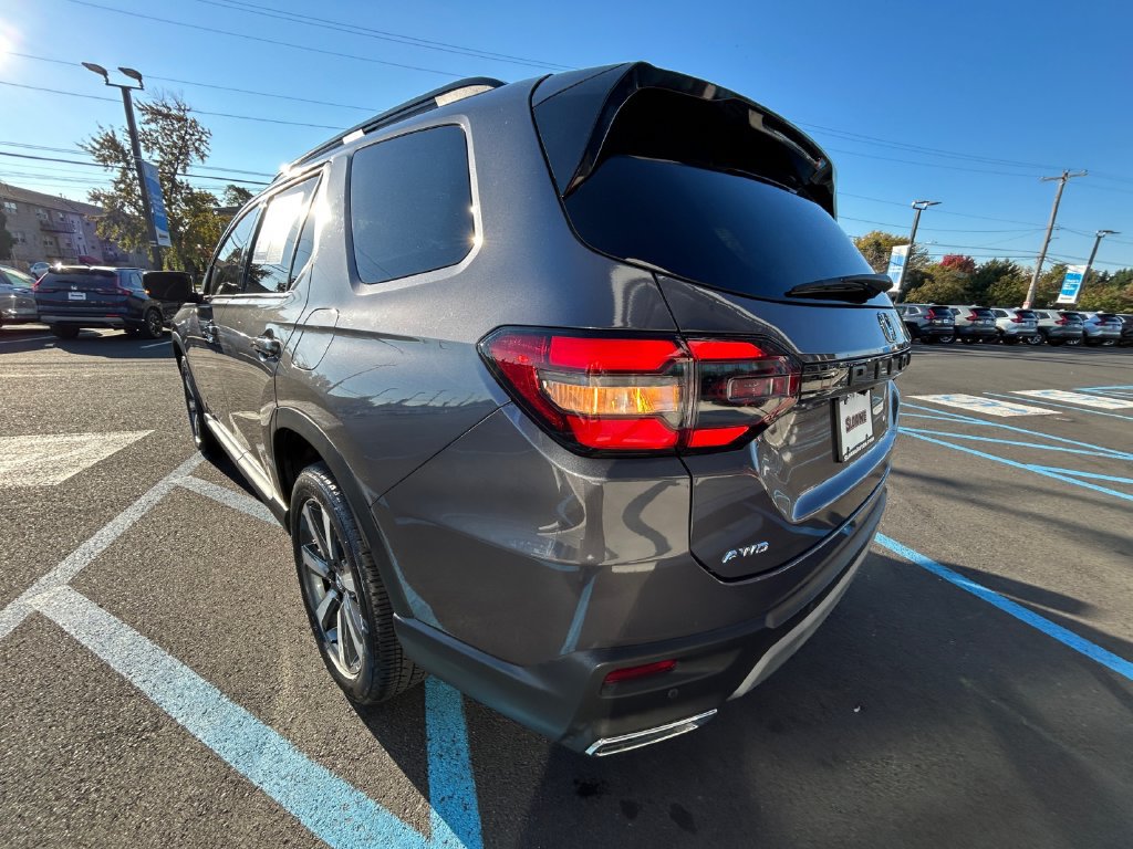Used 2025 Honda Pilot Elite image 21