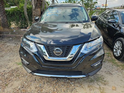 Used 2020 Nissan Rogue SV FWD image 2