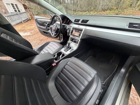 Used 2010 Volkswagen CC Sport image 21