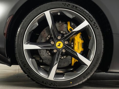 Used 2024 Ferrari SF90 Spider image 45