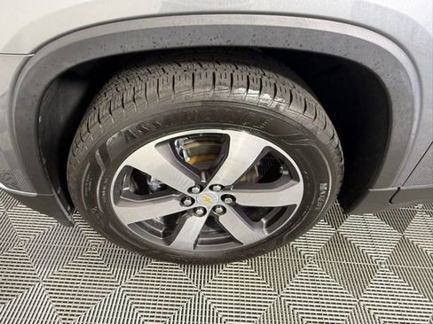 Used 2020 Chevrolet Traverse LT w/ LT Premium Package image 13