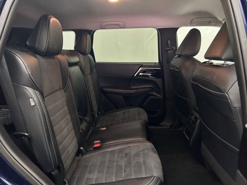 Used 2024 Mitsubishi Outlander SE image 25