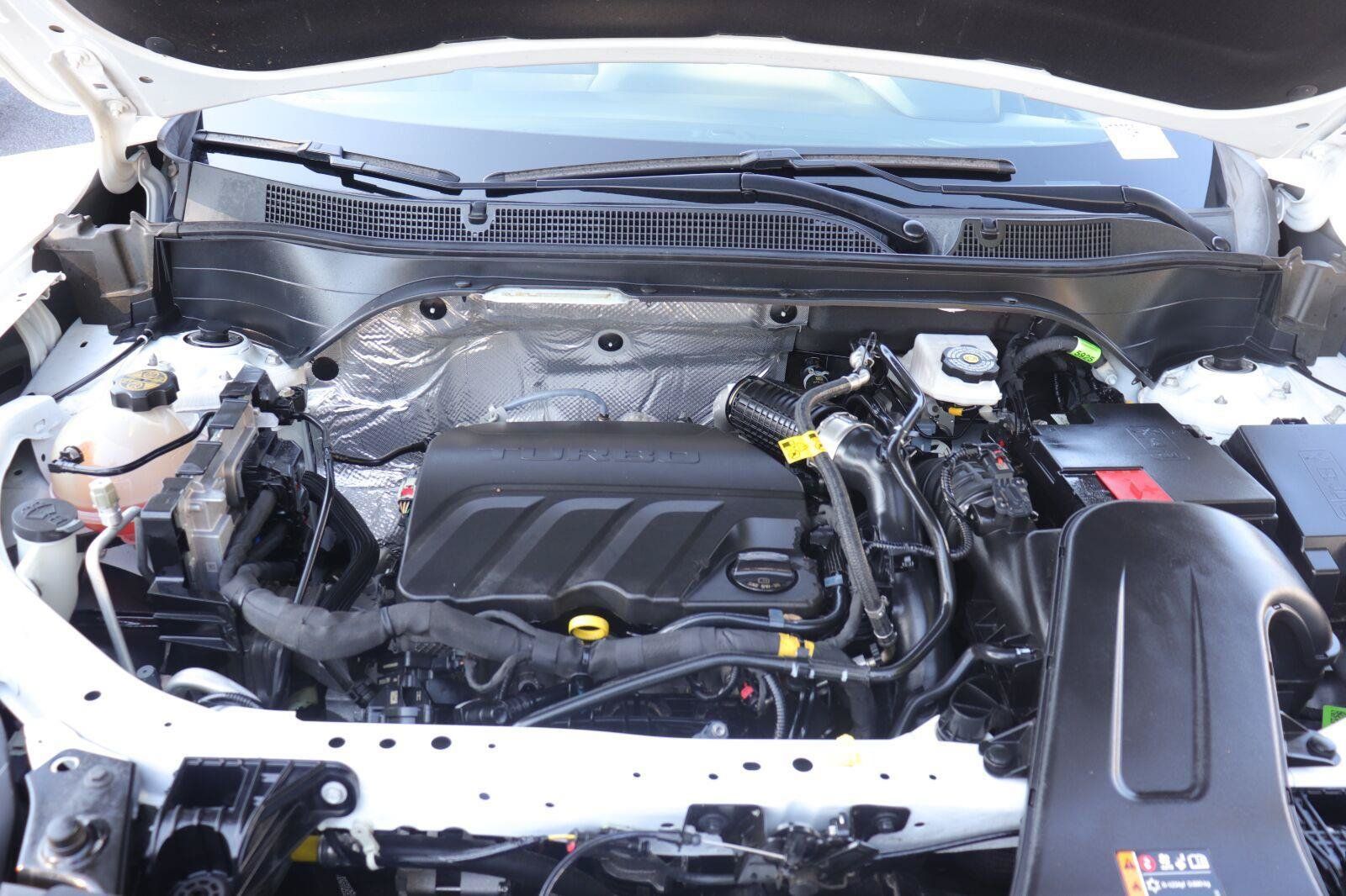 Used 2024 Chevrolet Trax RS w/ Sunroof Package FWD image 32