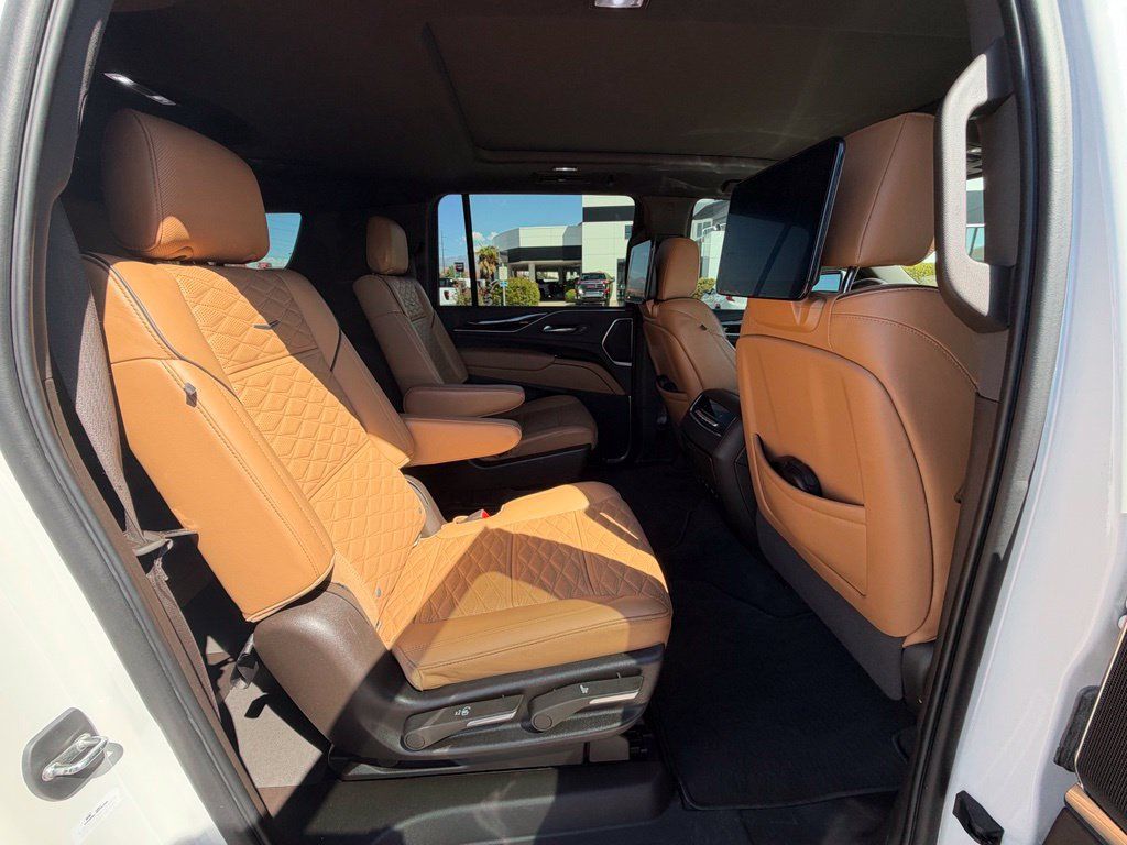 Used 2022 Cadillac Escalade ESV Sport w/ Touring Package AWD/4WD image 18