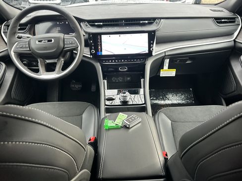 New 2026 Jeep Grand Cherokee Altitude image 30