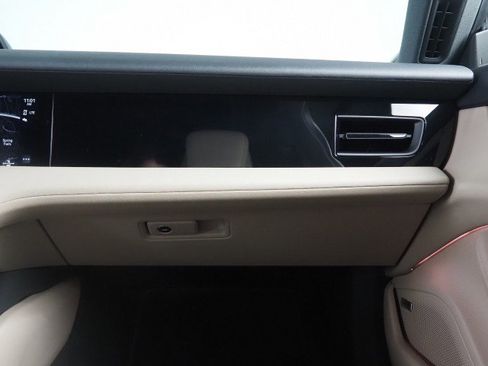 Used 2022 Porsche Taycan image 48