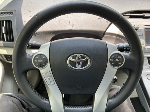 Used 2014 Toyota Prius Four FWD image 18