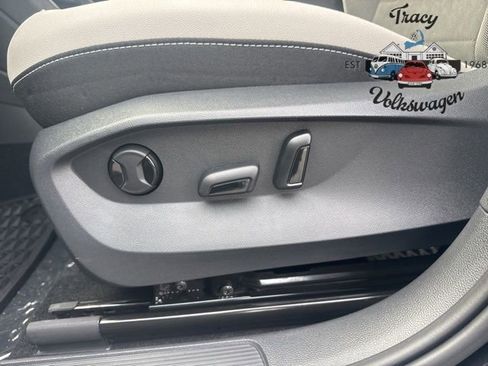 New 2025 Volkswagen Taos SE image 6