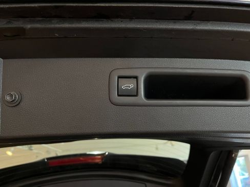 Used 2025 Toyota Highlander XSE AWD/4WD image 23