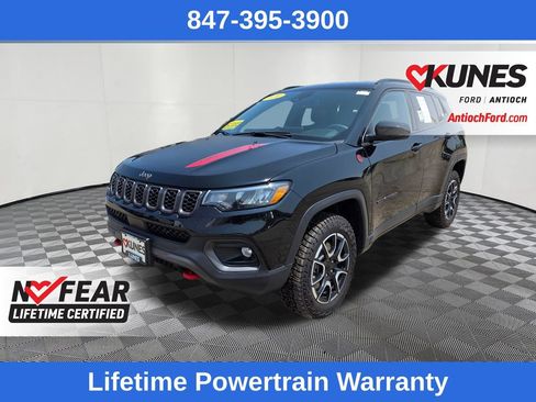 Used 2024 Jeep Compass Trailhawk AWD/4WD image 3