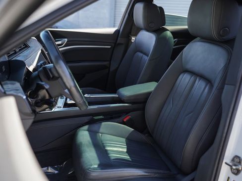 Used 2023 Audi e-tron Premium Plus image 23