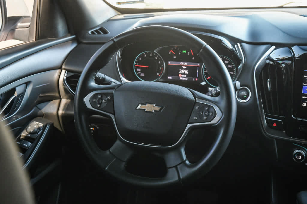 Used 2023 Chevrolet Traverse LT FWD image 12