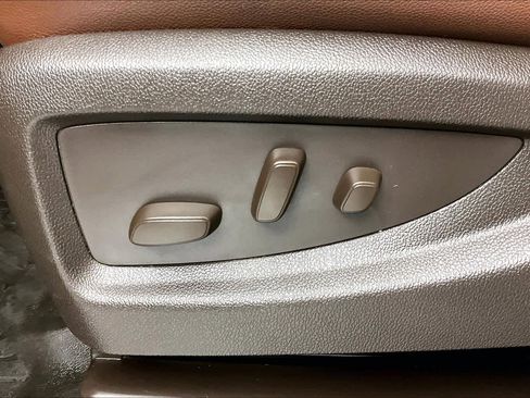 Used 2017 Chevrolet Silverado 2500 High Country w/ Duramax Plus Package image 33