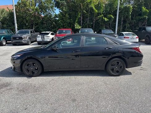 Used 2021 Hyundai Elantra SEL w/ Convenience Package FWD image 4