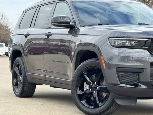 Used 2024 Jeep Grand Cherokee L Altitude image 3