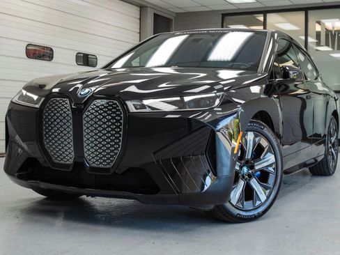 Used 2023 BMW iX xDrive50 w/ Premium Package image 2