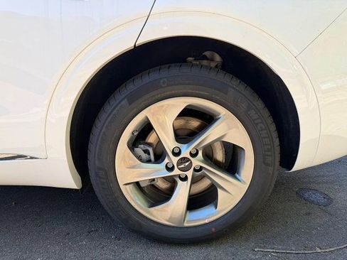 Used 2026 Genesis GV70 2.5T Advanced image 13