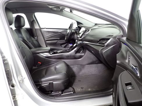 Used 2018 Chevrolet Volt Premier w/ Driver Confidence Package image 32