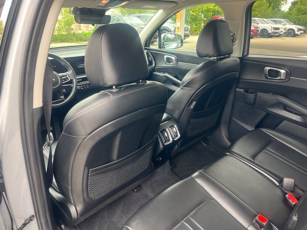 Certified 2024 Kia Sorento S w/ Panoramic Sunroof Package FWD image 9