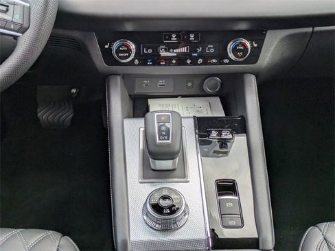 New 2025 Mitsubishi Outlander SEL image 21