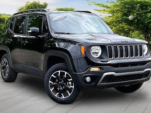 Used 2023 Jeep Renegade Latitude AWD/4WD image 1