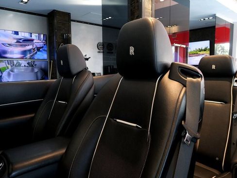 Used 2017 Rolls-Royce Dawn image 13