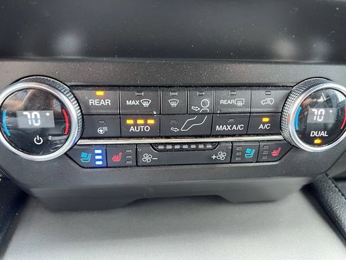 Used 2020 Ford Expedition XLT w/ Equipment Group 202A AWD/4WD image 46