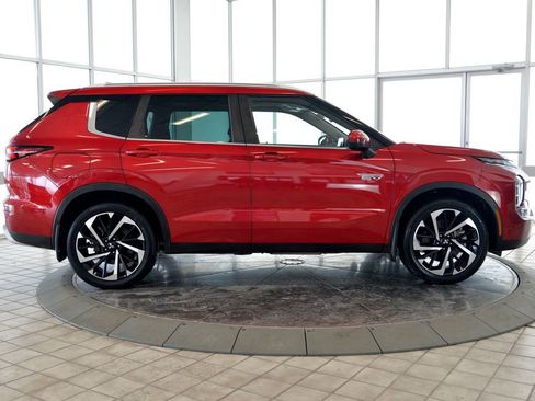 Used 2023 Mitsubishi Outlander SE image 9