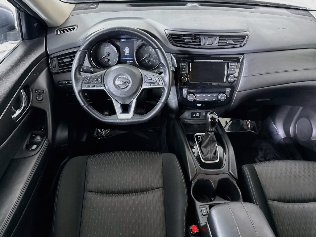 Used 2020 Nissan Rogue SV FWD image 3