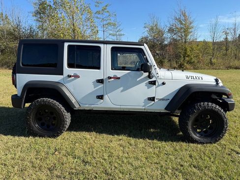Used 2014 Jeep Wrangler Unlimited Sport image 2