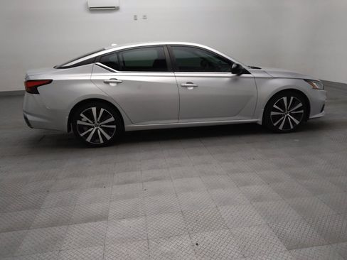 Used 2019 Nissan Altima 2.5 SR FWD image 10