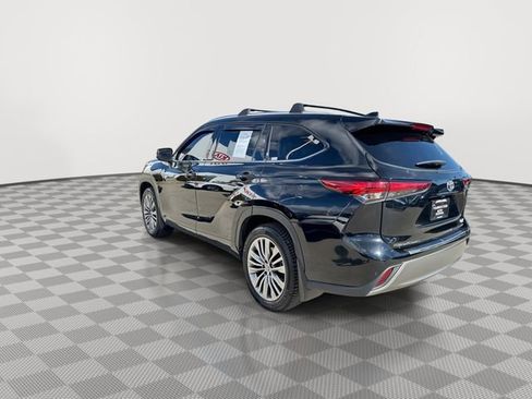 Used 2021 Toyota Highlander Platinum image 6