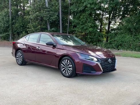 Used 2024 Nissan Altima 2.5 SV image 8