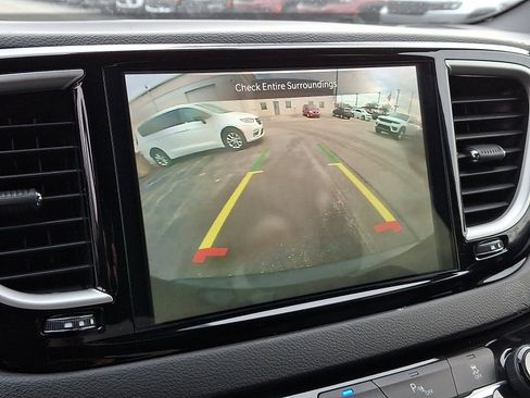 Certified 2025 Chrysler Pacifica Select image 20