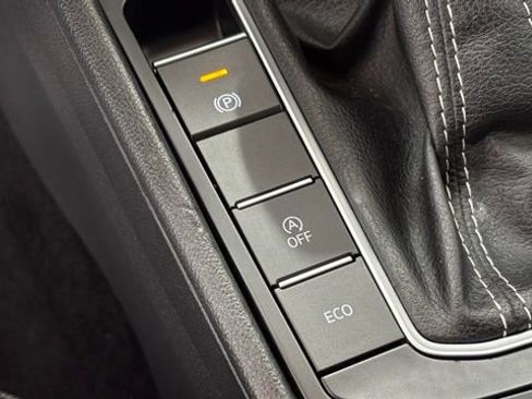 Used 2024 Volkswagen Jetta SE image 39