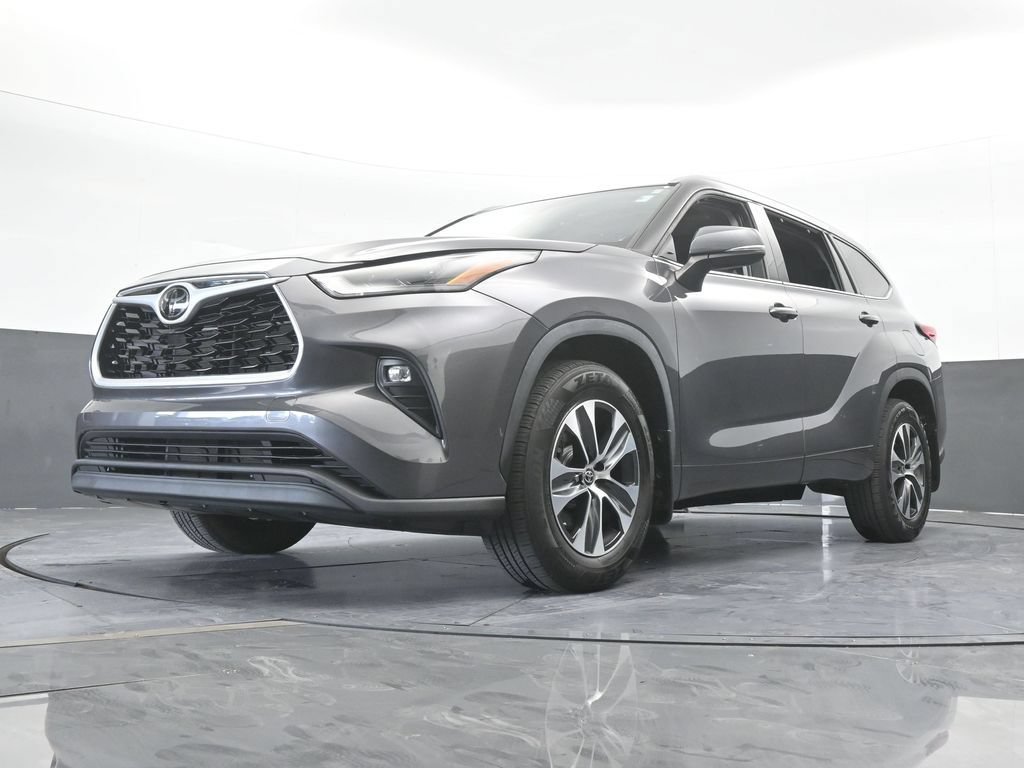 Used 2022 Toyota Highlander XLE AWD/4WD image 55