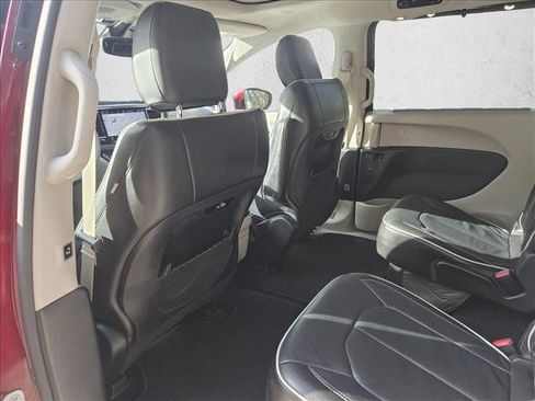 Used 2021 Chrysler Pacifica Limited AWD/4WD image 13