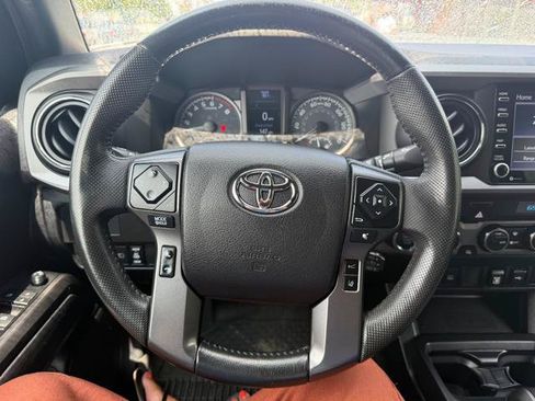 Used 2021 Toyota Tacoma TRD Sport w/ Technology Package AWD/4WD image 15