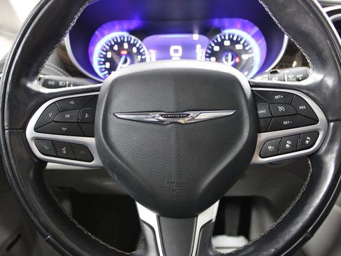 Used 2022 Chrysler Pacifica Limited FWD image 41