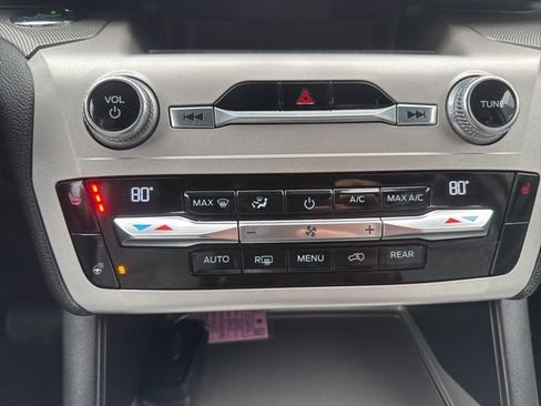 Used 2021 Ford Explorer XLT w/ Equipment Group 202A image 28