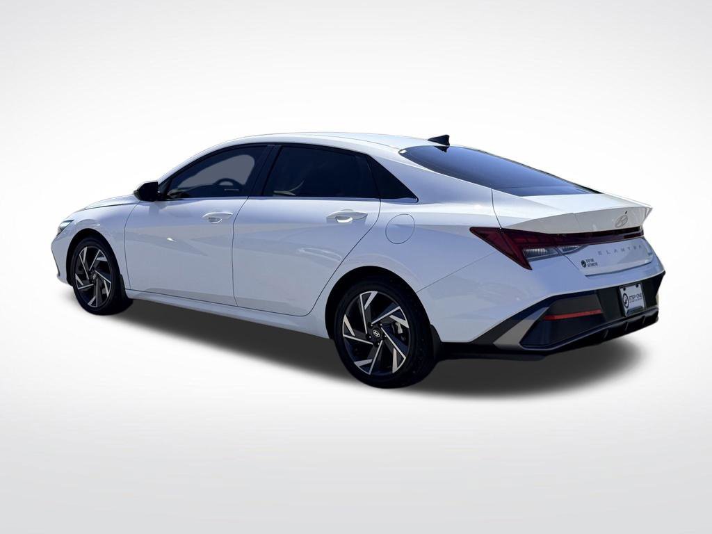 Used 2025 Hyundai Elantra Limited FWD image 5