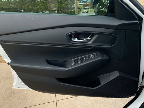 Used 2025 Honda Accord SE image 25