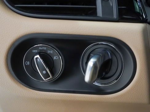 Certified 2022 Porsche Macan image 25