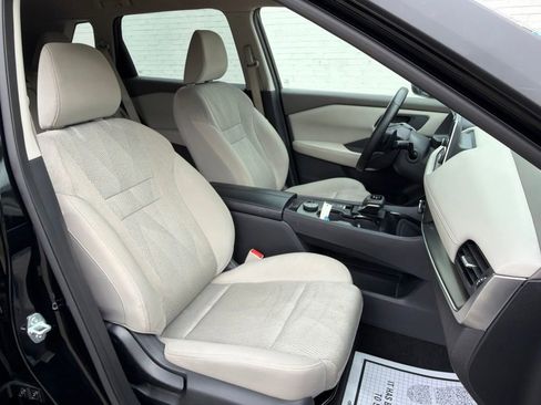Used 2025 Nissan Rogue SV AWD/4WD image 13
