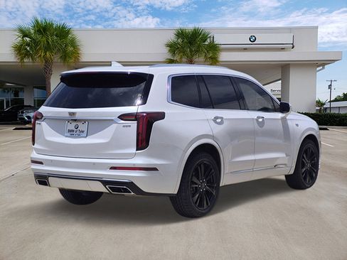 Used 2021 Cadillac XT6 Premium Luxury FWD image 4