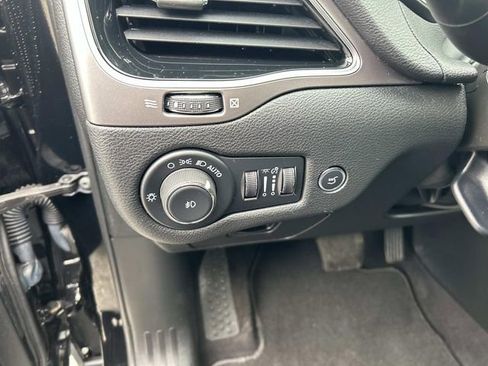Used 2022 Jeep Cherokee Limited AWD/4WD image 24