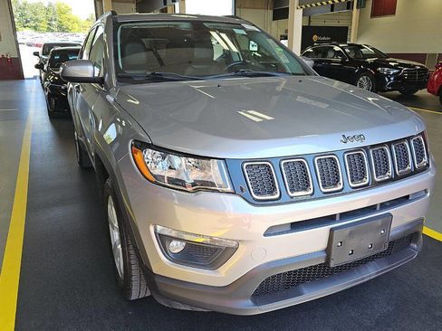 Used 2018 Jeep Compass Latitude w/ Popular Equipment Group AWD/4WD image 4