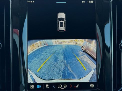 Certified 2025 Volvo XC60 T8 Plus w/ Protection Package Premier image 19